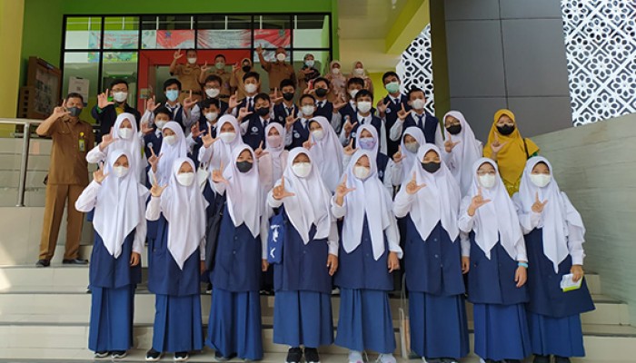Kunjungan Literasi Bersama Tim Pustakawan SMP Muhammadiyah Al Mujahidin
